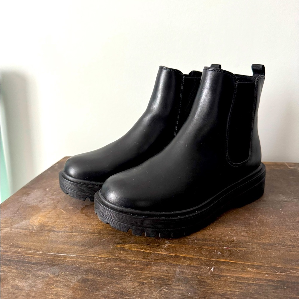 Black ankle boots size 6